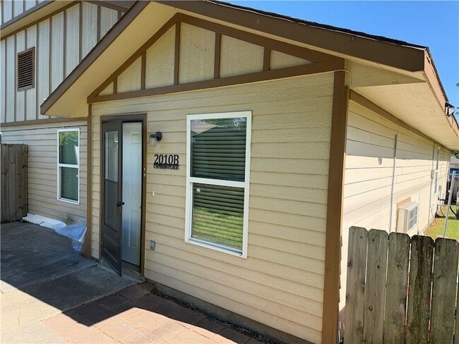 Photo - 2010 Cypress Pl Unit B