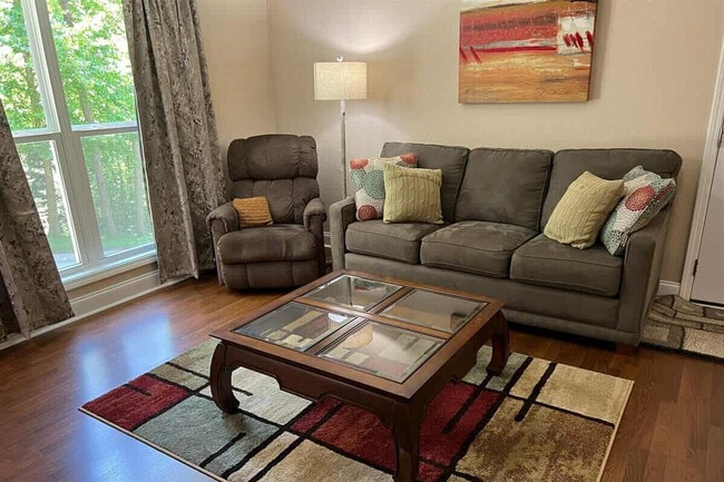 Building Photo - 121 Sawmill Springs Rd Unit ID1297612P