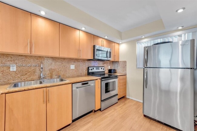 Photo - 17900 N Bay Rd Unit 603
