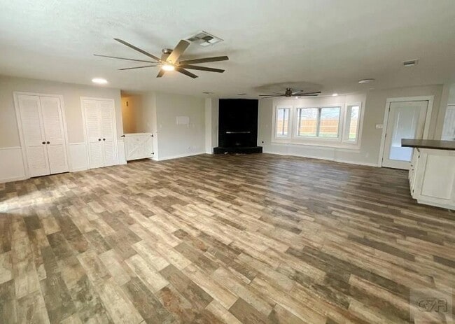 Photo - 443 Bayou View Dr
