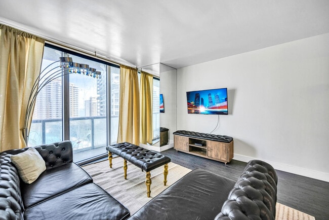 Building Photo - 485 Brickell Ave Unit SI FL19-ID1524688P