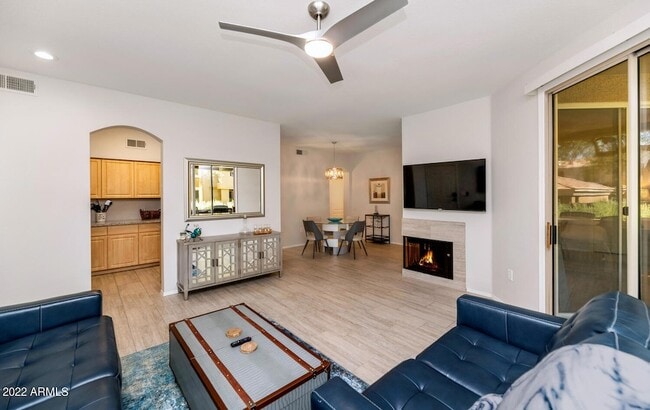 Building Photo - 1411 E Orangewood Ave Unit 107