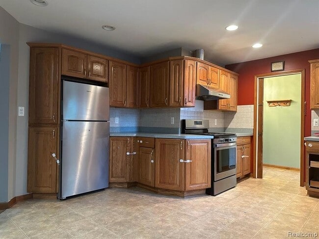 Photo - 29543 Eiffel Ave