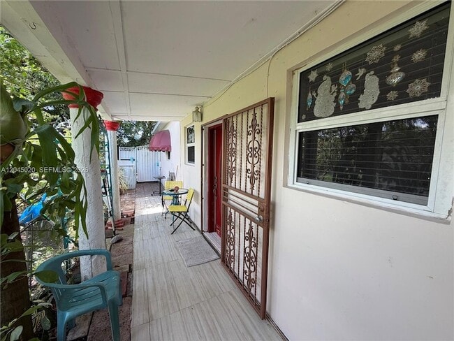 Building Photo - 4935 SW 101st Ave Unit 1