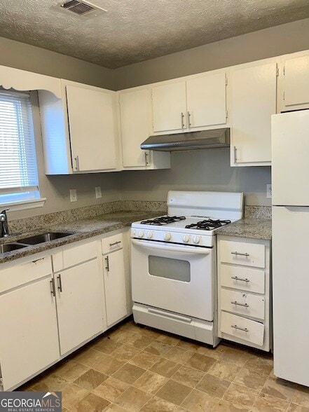 Photo - 945 Silverwood Dr