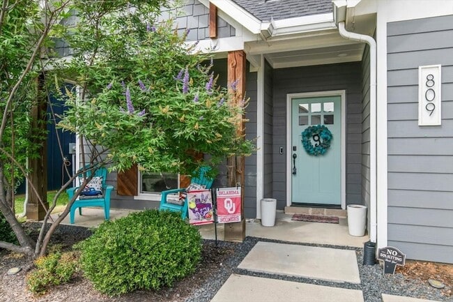 Photo - 809 Meadowbend Loop S
