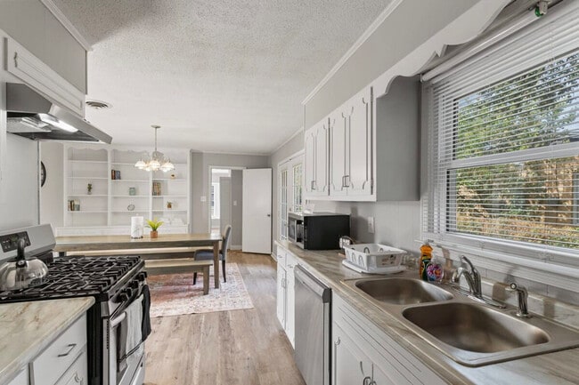 Photo - 1217 Woodbridge Dr Unit ID1043843P