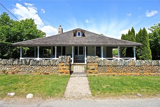 Building Photo - 215 Coggeshall Ave