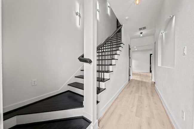 Photo - 4930 Chennault Rd Unit A