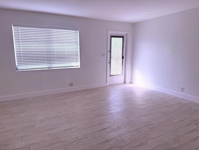 Photo - 626 Prosperity Farms Rd