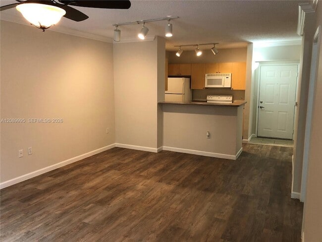 Photo - 1919 Van Buren St Unit 215