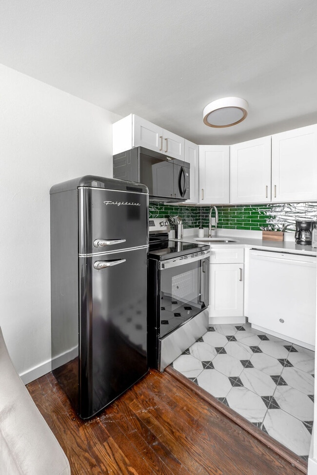 Photo - 179 W Wilson St Unit SI ID1468340P