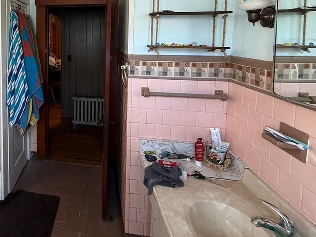 Photo - 931 Worcester Rd