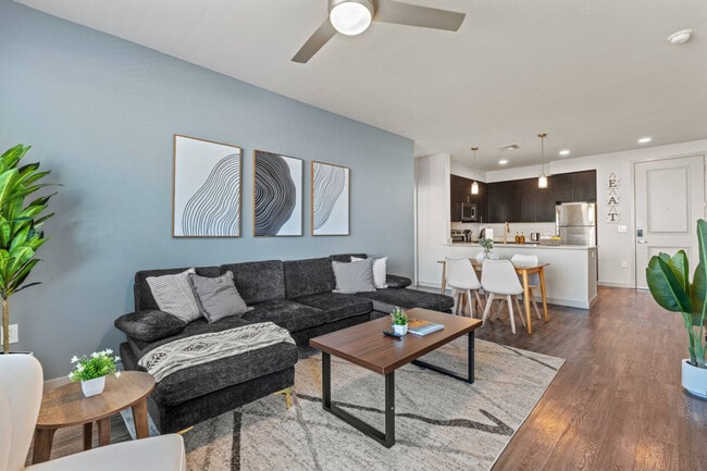 Photo - 711 W Broadway Rd Unit SI ID1366979P