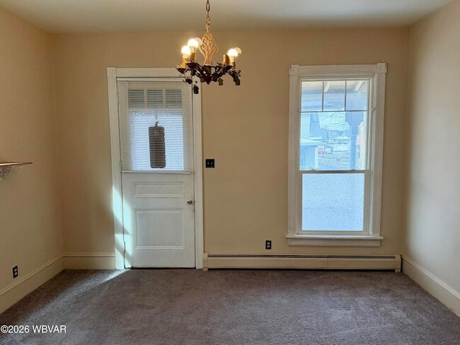 Photo - 212 Montour St N