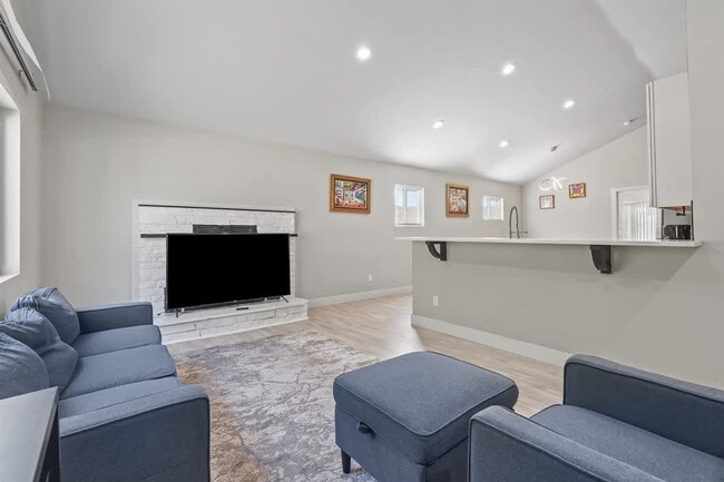 Photo - 1001 N Shamrock St Unit SI ID1460940P