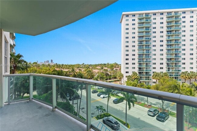 Building Photo - 19390 Collins Ave Unit 516