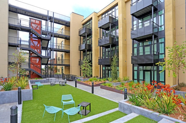 Photo - Aquatic Fourth Street