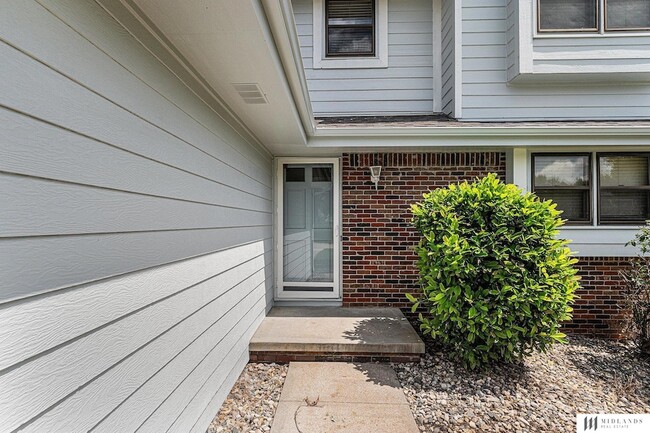 Photo - 1611 S 168th Ave