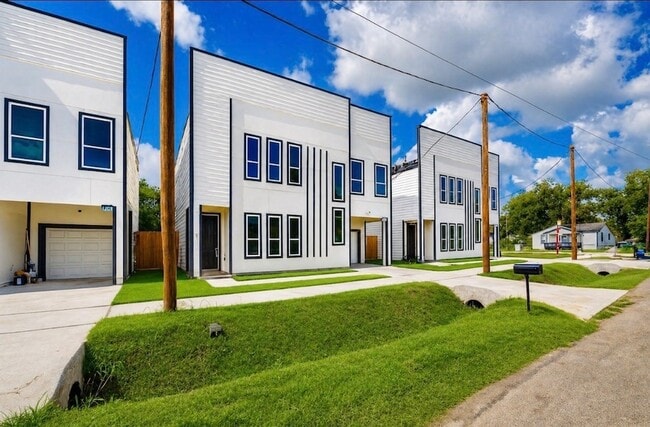 Building Photo - 8132 Penrod St