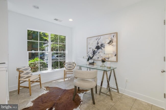 Photo - 4548 Longfellow St