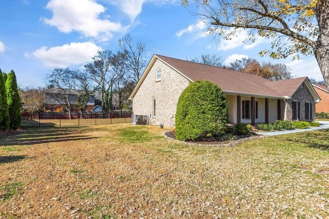 Photo - 755 Regal Dr