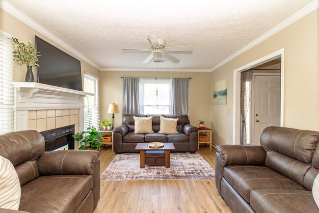 Building Photo - 1930 16th Ave Unit ID1299056P