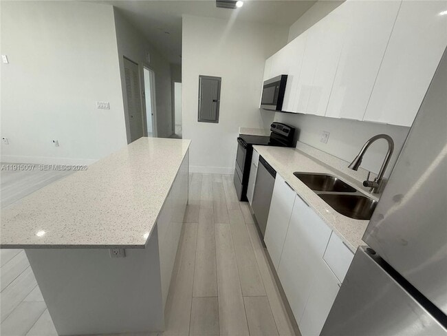 Photo - 909 E 24th St Unit 302