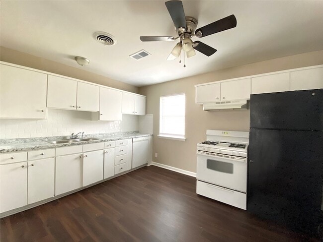 Photo - 712 Juno Ln