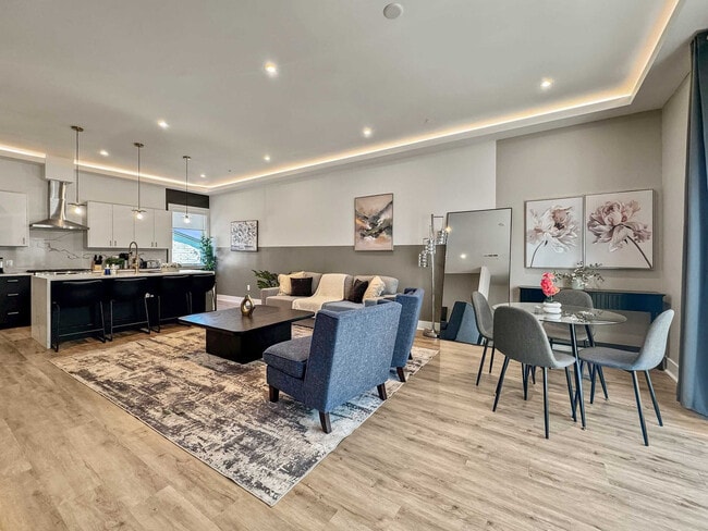 Building Photo - 1731 N Fitzhugh Ave Unit ID1251883P