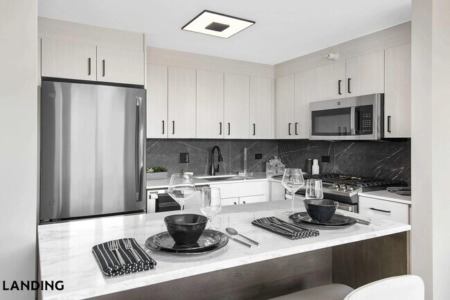 Photo - 1922 W Ogden Ave Unit 909