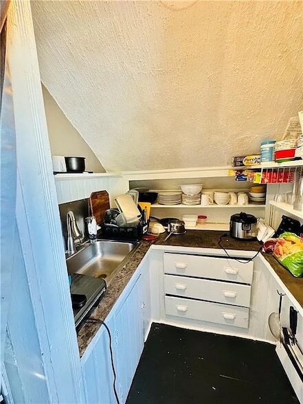 Photo - 1071 Main St