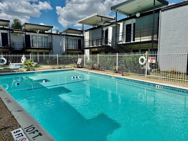 Building Photo - 1000 Heights Blvd Unit 1