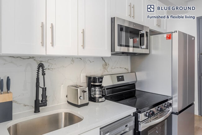 Photo - 161 W 54th St Unit FL3-ID1853