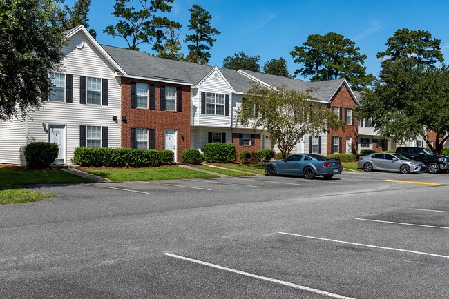 Photo - Fords Pointe Apartments and Townhomes
