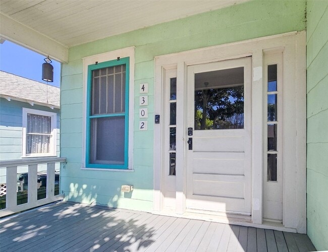 Photo - 4302 Ave Q 1/2