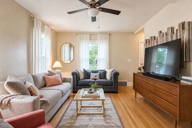 Building Photo - 239 Edgewater Dr Unit SI ID1061617P
