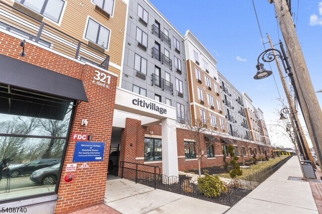 Photo - 321 E 3rd St