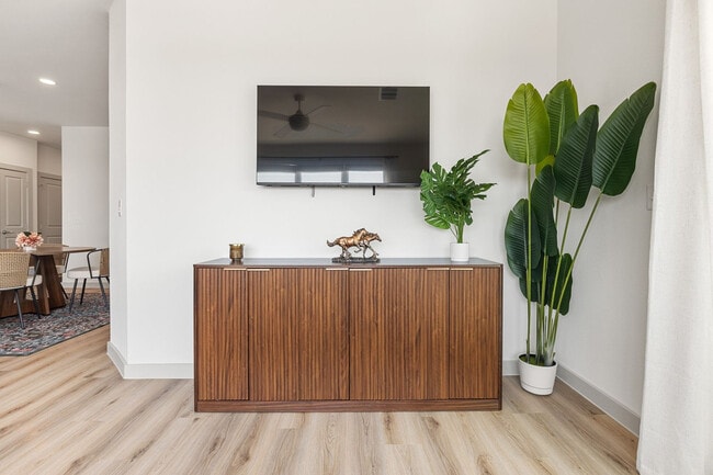 Photo - 1301 Leah Ave Unit SI FL1-ID1499095P