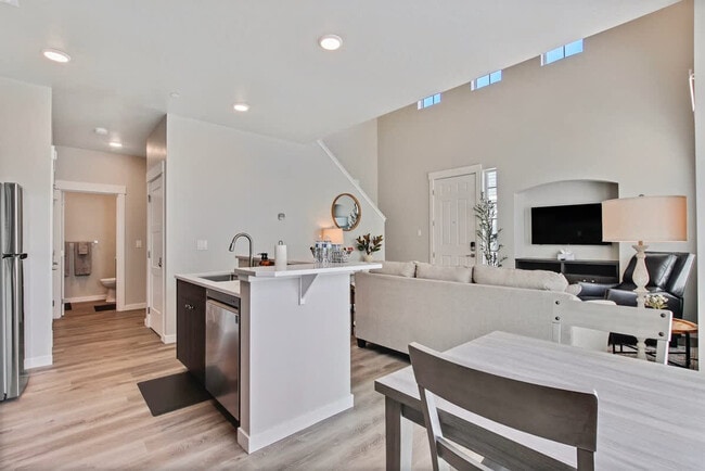 Photo - 17065 N Hounslow Wy Unit ID1250665P