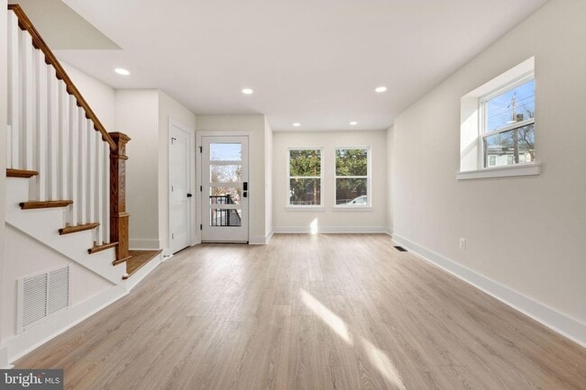 Photo - 113 Clifford Ave