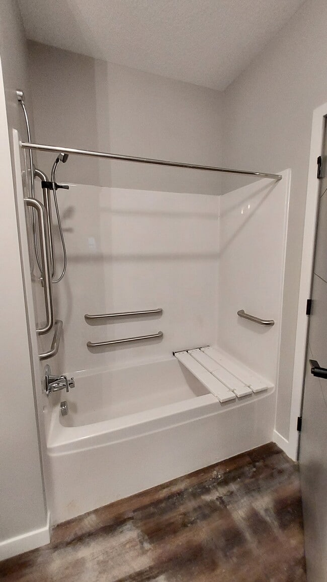 Accessible Bath/Shower - Songhill41- Rent Specials