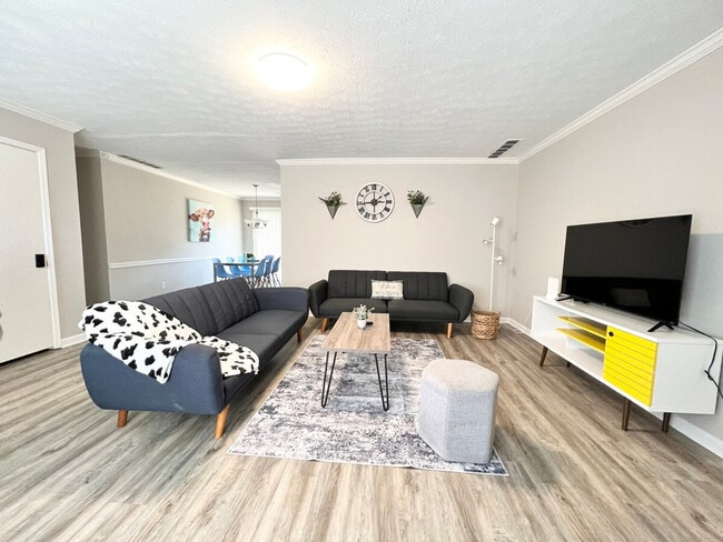 Building Photo - 1301 Kings Ridge Dr NW Unit ID1254389P