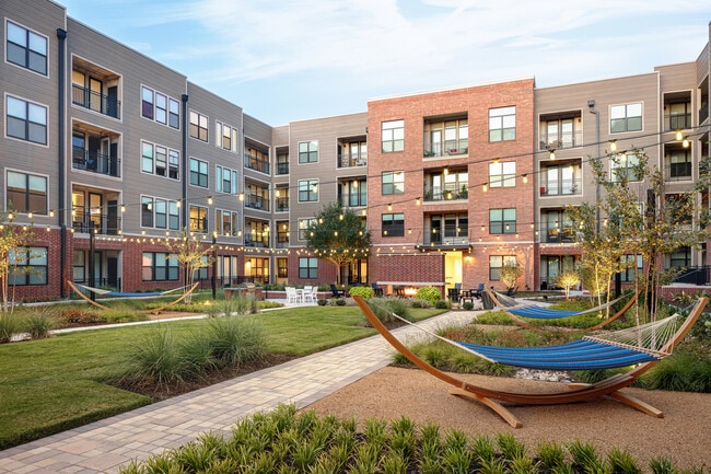 Photo - AMLI Addison