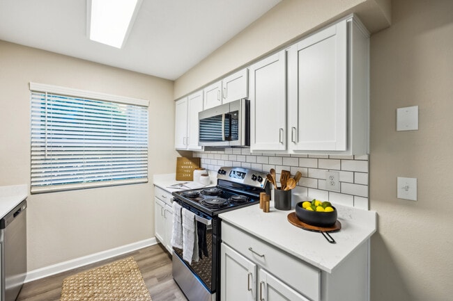 Building Photo - Sherwood Acres