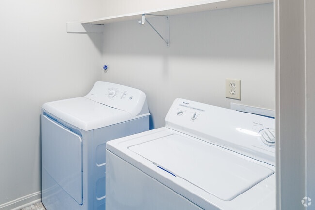 2BR, 1BA - 875SF - Laundry - Woodscape Apartments