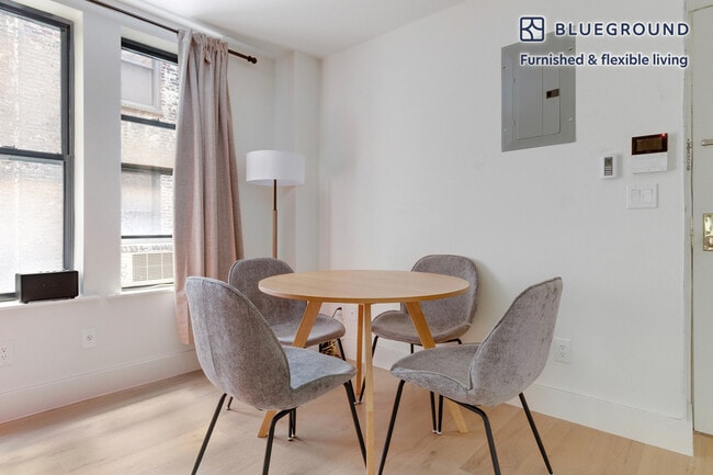 Building Photo - 236 W 15th St Unit FL2-ID2099