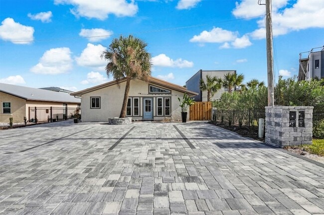 Building Photo - 338 Tarpon Ave