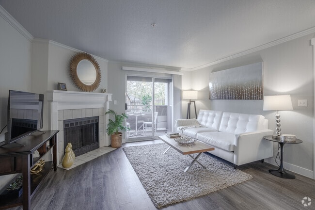 2BR, 1BA - 862SF - Overlook at Lakemont