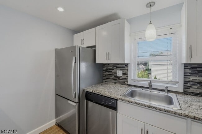 Photo - 161 Broughton Ave Unit 2